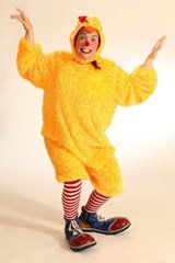 A chicken-clown called Drouille for dinner? No, but she can become a great entertainment for the restaurant, a special birthday or a Easter theme show in a shopping center. 