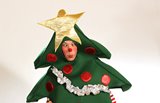 A Christmas tree rather unexpected and surprising that works on the ground but also on stilts. Drouille is a very special clown that will improve your Christmas party!