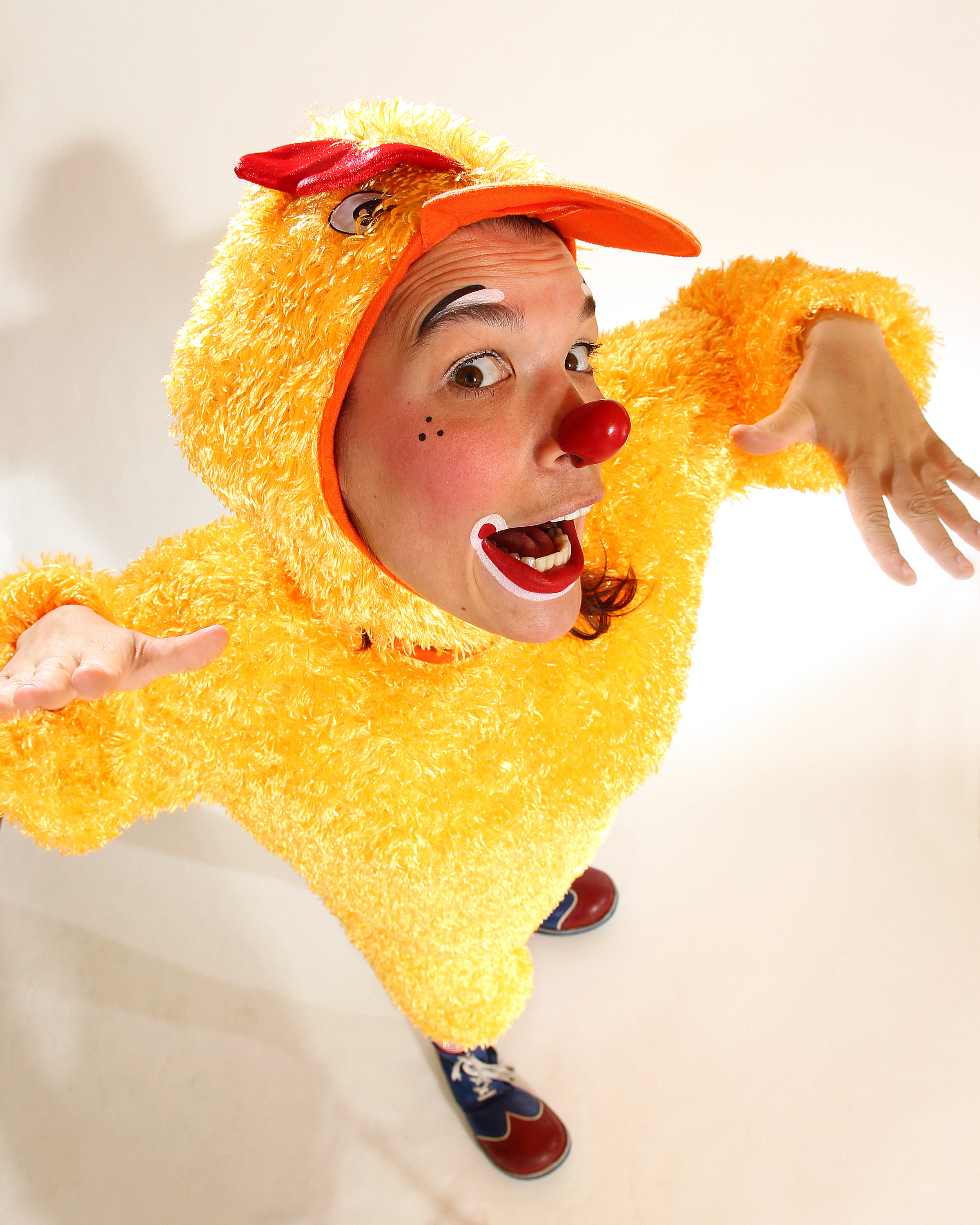 Why not invite a clown for an Easter show at daycare or a special entertainment surprising and crazy in the mall center?