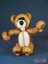 Teddy Bear est l'ami de tous. Un ballon pour faire sourire les touts petits.